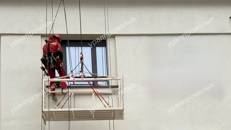 Монтаж креплений под фасадное оборудование на ЖК На Некрасова промышленными альпинистами